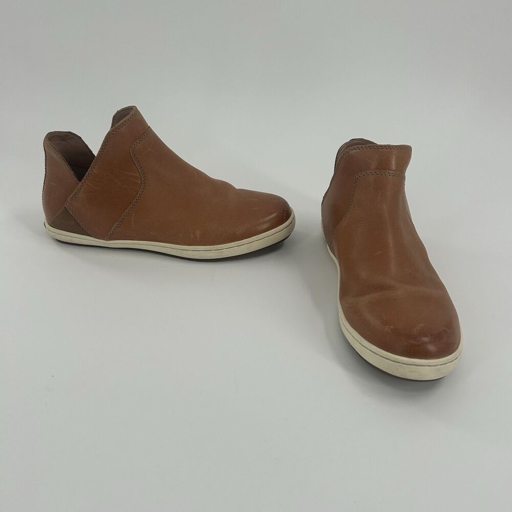 Women's Sz 6.5 M Taos Unity Almond Leather Ankle Boots Booties Slip-On Mid Top